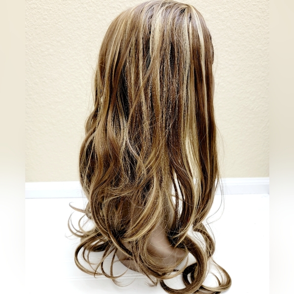 Clip-in Hair Piece Extensions - Picture 4 of 9